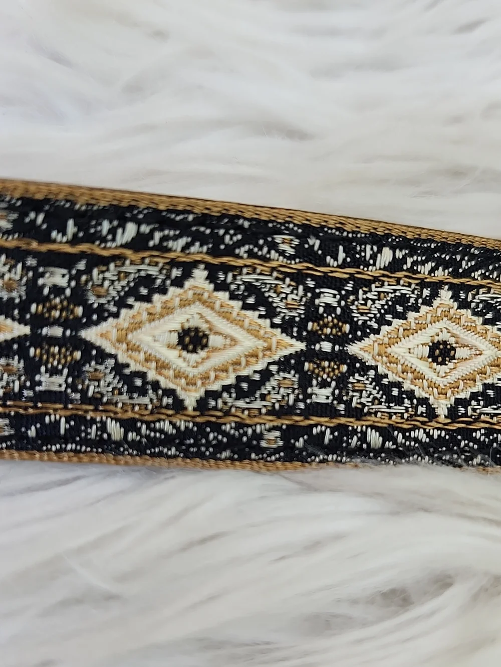 NWOT CHICO'S METAL HOOK BUCKLE AND JACQUARD ADJUSTABLE BELT